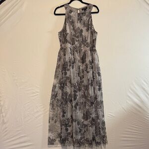 Chic Floral Maxi Dress in Black and Gray